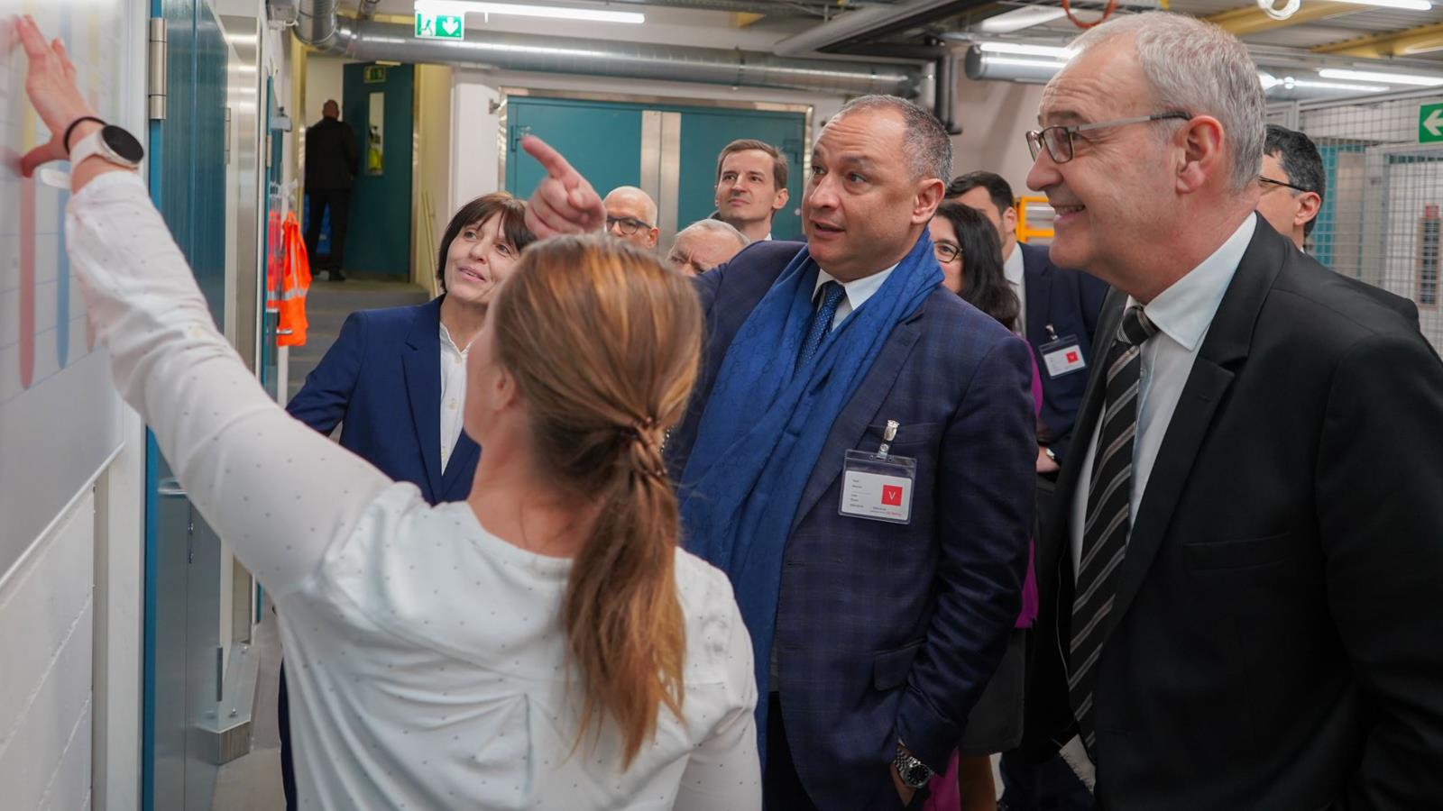 Visit-Minister
