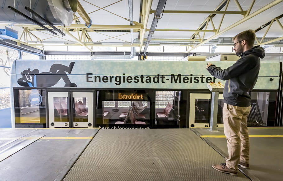 Der Berner Energiestadt-Bus zu Besuch am Standort Wankdorf, Bern.