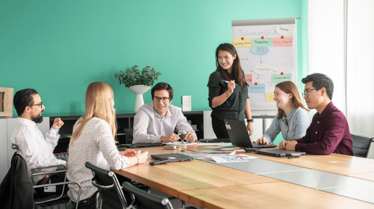 Stagiaires à Berne lors d'une réunion