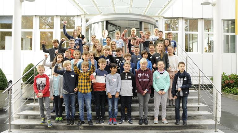 Des enfants à la journée "futur en tous genres" chez CSL Behring AG.