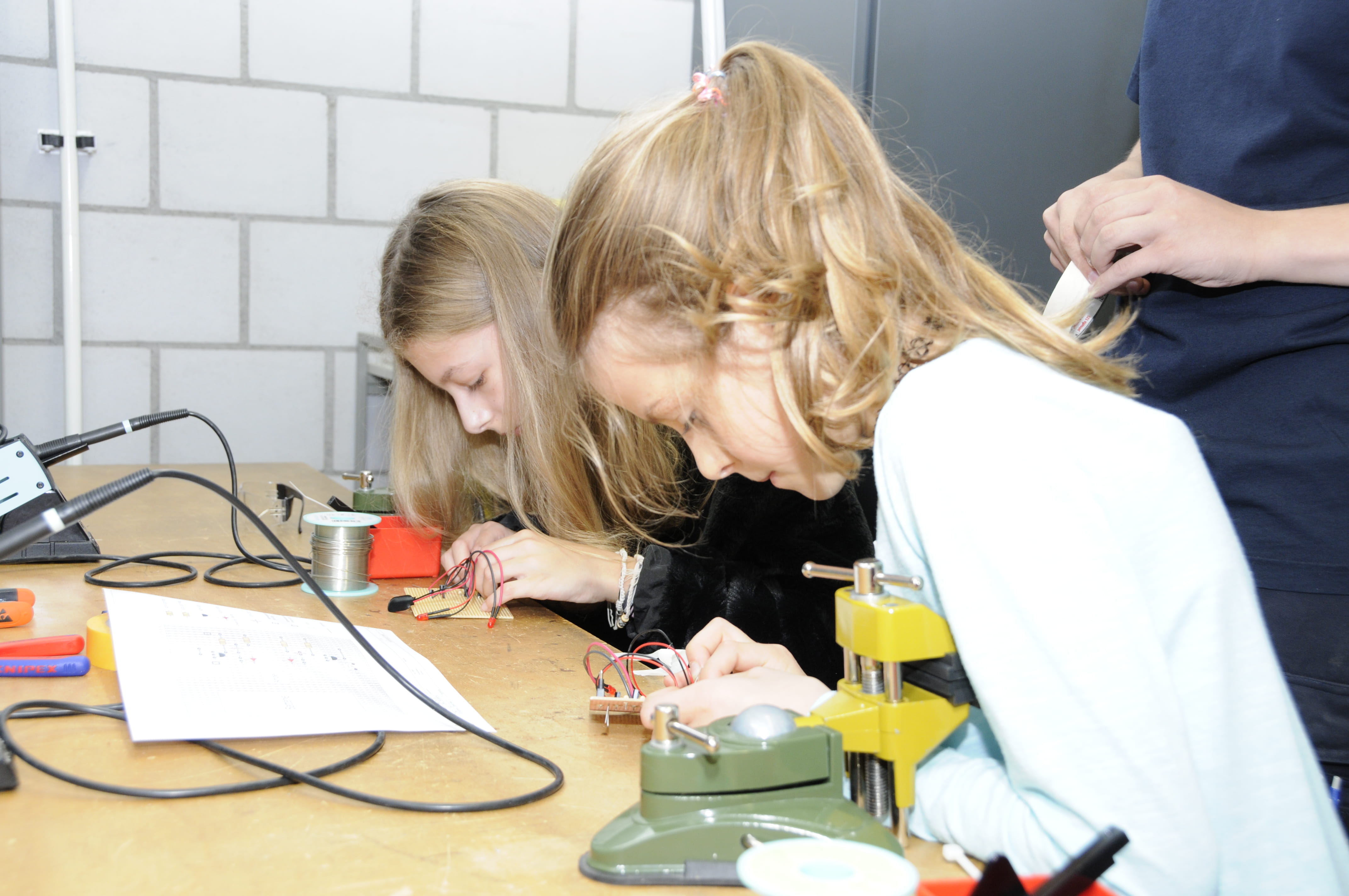 On National Future Day, girls get an insight into the professions of their parents at CSL Behring.