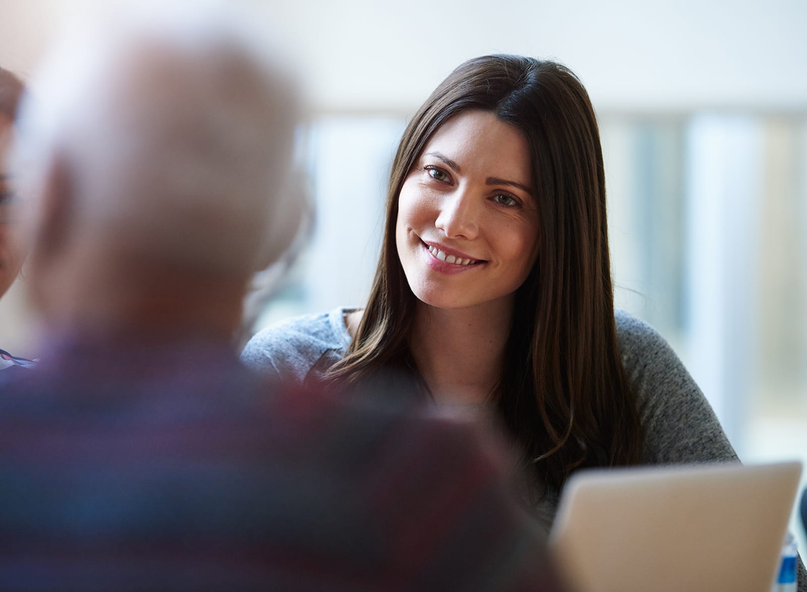 Frau in einer Besprechung